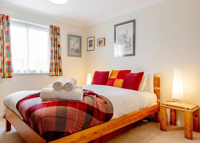 Homely 2-Bed Free Park