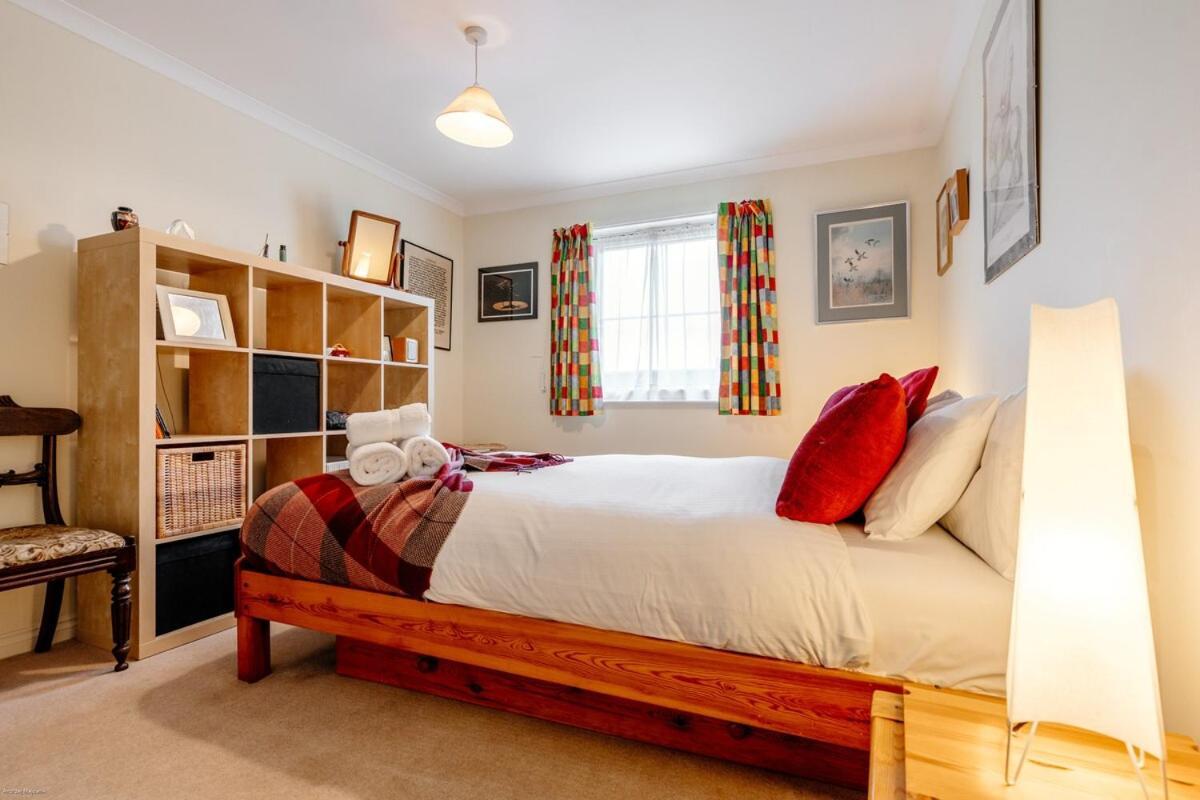 Homely 2-bed Free Park Apartment *