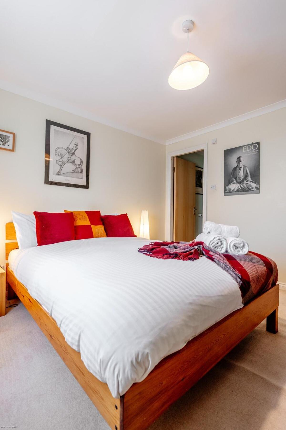 Homely 2-bed Free Park * Edinburgh
