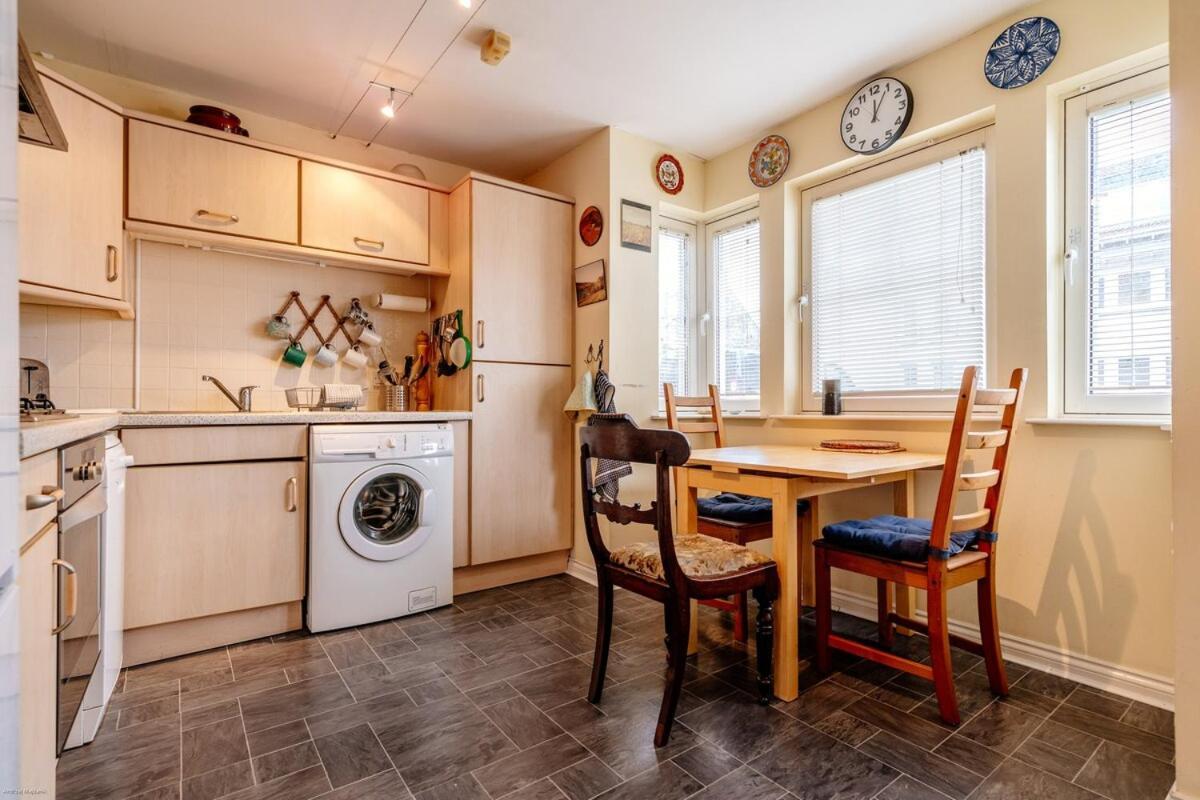 Homely 2-bed Free Park